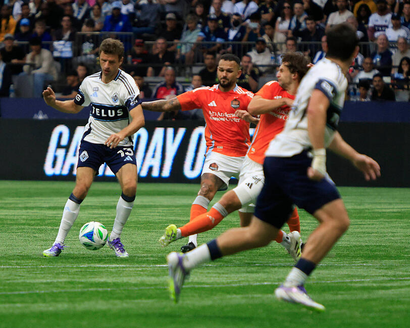 Jetzt in Vancouver am Ball: Müller (l.).
