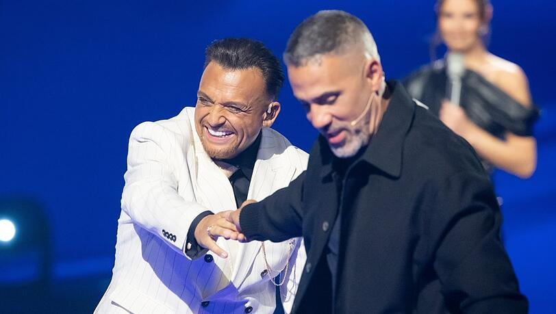 "Deutschland sucht den Superstar": Juror Bushido gratuliert Kandidat Menowin Fr&ouml;hlich (l.).