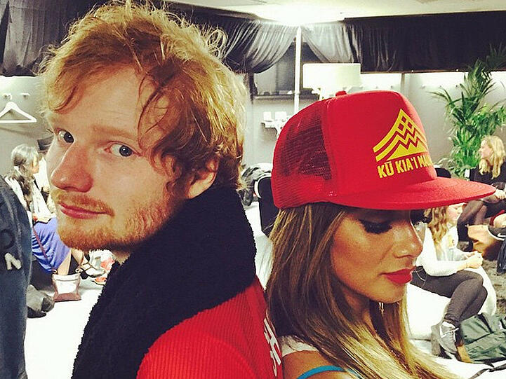 Sogar bei seinen Konzerten ist Nicole Scherzinger dabei. Danach geht es zu Ed Sheeran in den Backstage-Bereich zum gemeinsamen Feiern