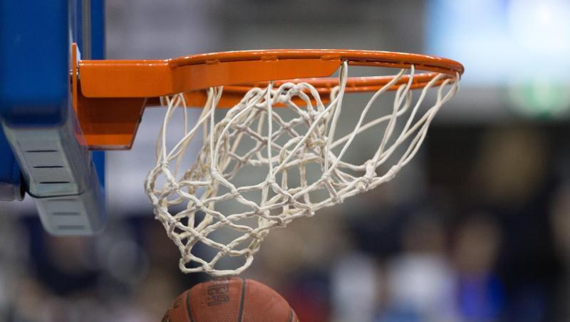 Ein Basketball fällt durch das Netz vom Basketballkorb. Foto: Lukas Schulze/dpa/Symbolbild Ein Basketball fällt durch das Netz vom Basketballkorb. Foto: Lukas Schulze/dpa/Symbolbild