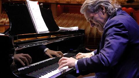 Der Pianist Gerold Huber.