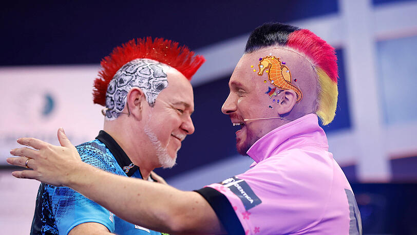 Oliver Pocher hat sich für seinen Promi-Darts-WM-Look bei Darts-Profi "Snakebite" inspirieren lassen