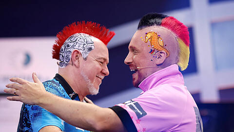 Oliver Pocher hat sich für seinen Promi-Darts-WM-Look bei Darts-Profi "Snakebite" inspirieren lassen