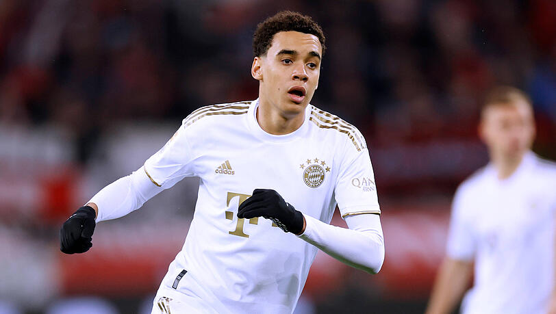 Jamal Musiala hatte sich vor der Länderspielpause gegen Bayer Leverkusen einen Muskelfaserriss zugezogen. Gegen Dortmund ist er aber wieder einsatzbereit.