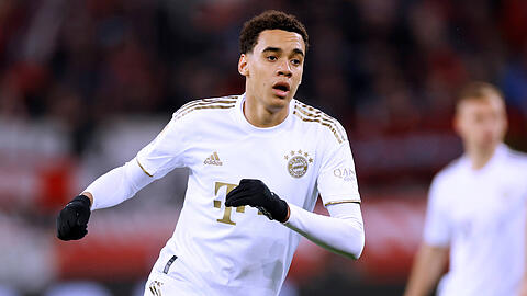 Jamal Musiala hatte sich vor der Länderspielpause gegen Bayer Leverkusen einen Muskelfaserriss zugezogen. Gegen Dortmund ist er aber wieder einsatzbereit.