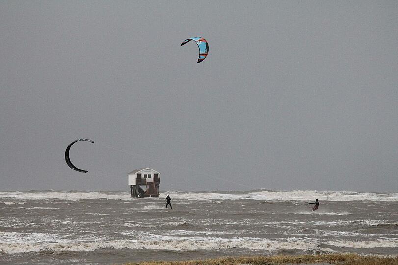 Immerhin den Kite-Surfern hat das Wetter gefallen