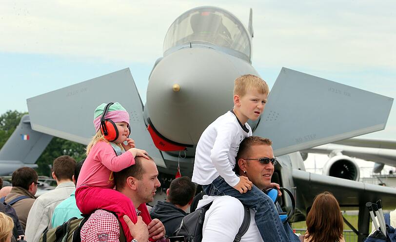 Bei der Internationalen Luft - und Raumfahrtausstellung in Berlin werden rund 230.000 Besucher erwartet.