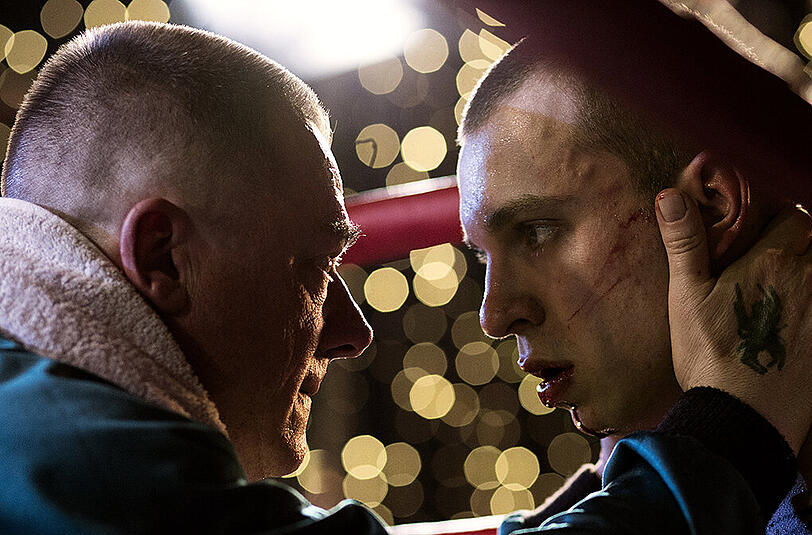 Sein ganzer Stolz: Herbert (Peter Kurth) will seinen Schützling Eddy (Edin Hasanovic) zu einem besseren Boxer machen, als er selbst je war.