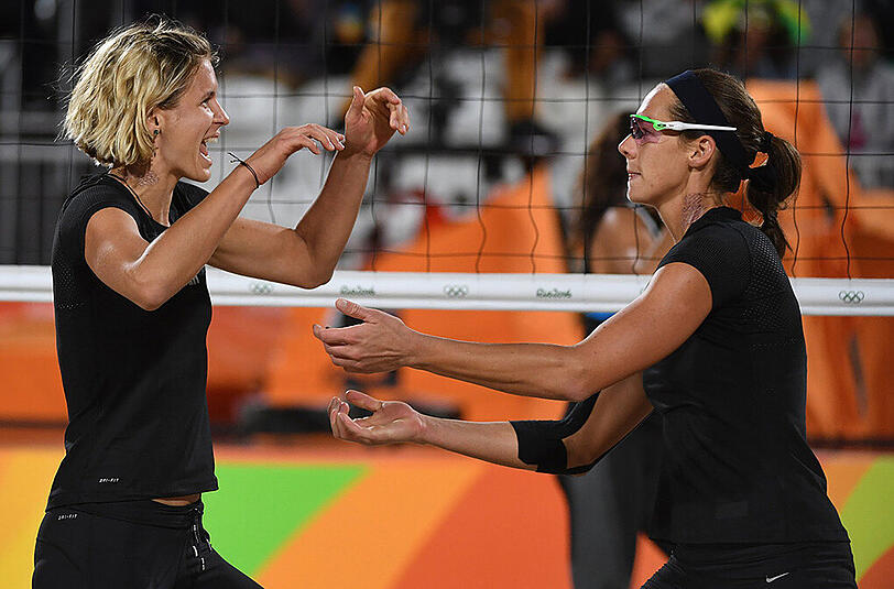 Kommen aus dem Jubeln nicht mehr raus: die deutschen Beachvolleyballerinnen Laura Ludwig (links) und Kira Walkenhorst.