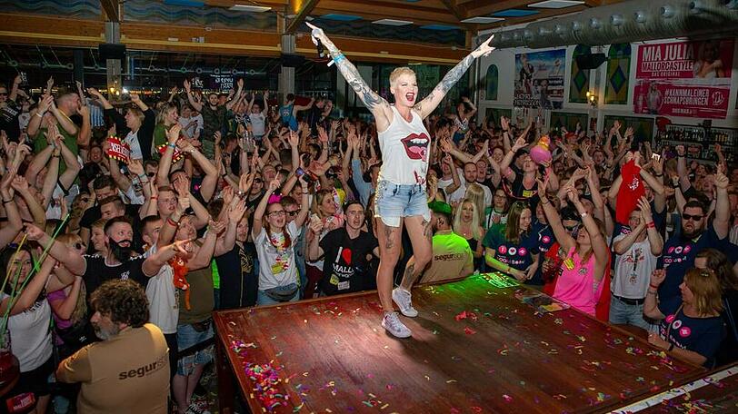 Letztes Jahr sah alles ganz anders aus: Ende April stand Melanie Müller auf der Bühne im "Bierkönig".