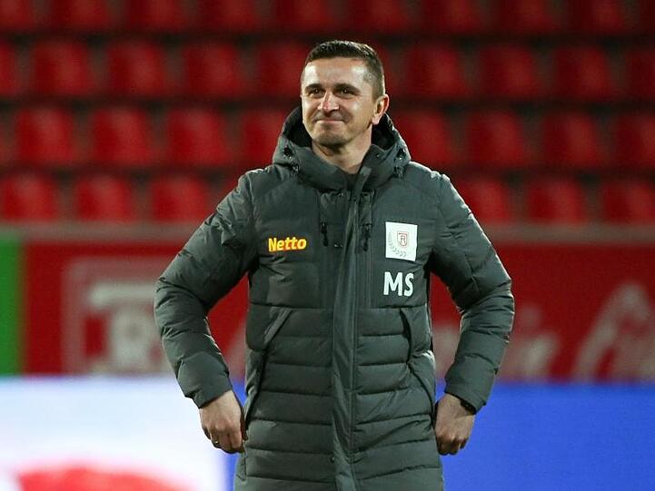 Trainer Mersad Selimbegovic von Regensburg. Foto: Armin Weigel/dpaä/Archiv