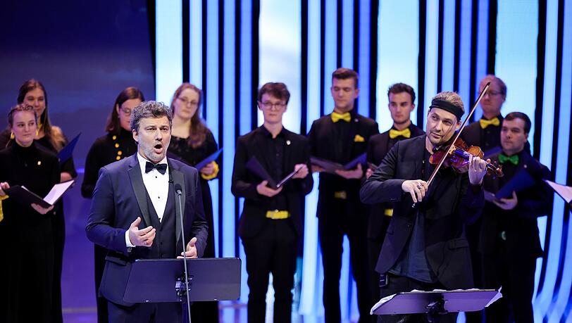 Jonas Kaufmann (l) wird bei der Gedenkfeier für Franz Beckenbauer für weitere ergreifende Momente sorgen.
