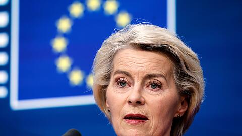 Die Präsidentin der Europäischen Kommission, Ursula von der Leyen, betont, dass man bereit sei, die europäischen Interessen zu verteidigen.