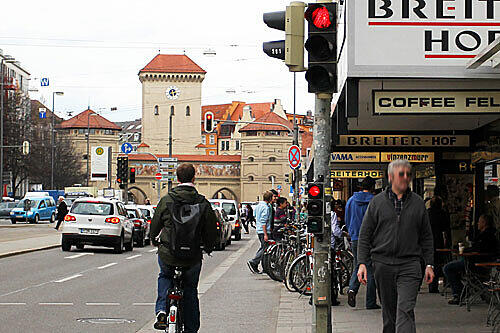 Bei Rot über die Ampel? Das kann teuer werden!