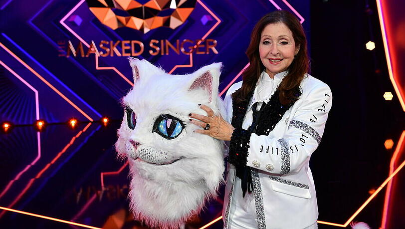 Vicky Leandros verbarg sich bei "The Masked Singer" im Katzen-Kostüm. Vicky Leandros verbarg sich bei "The Masked Singer" im Katzen-Kostüm.