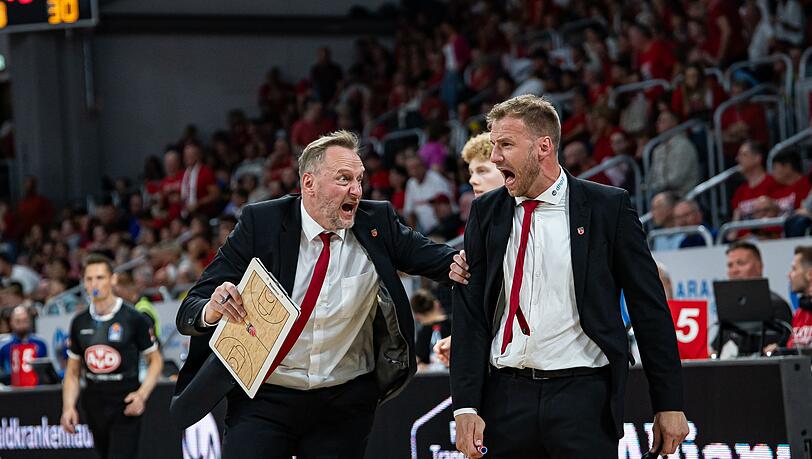 Co-Trainer Arne Woltmann (l) folgt seinem Chefcoach Anton Gavel nach M&uuml;nchen. (Archivbild)