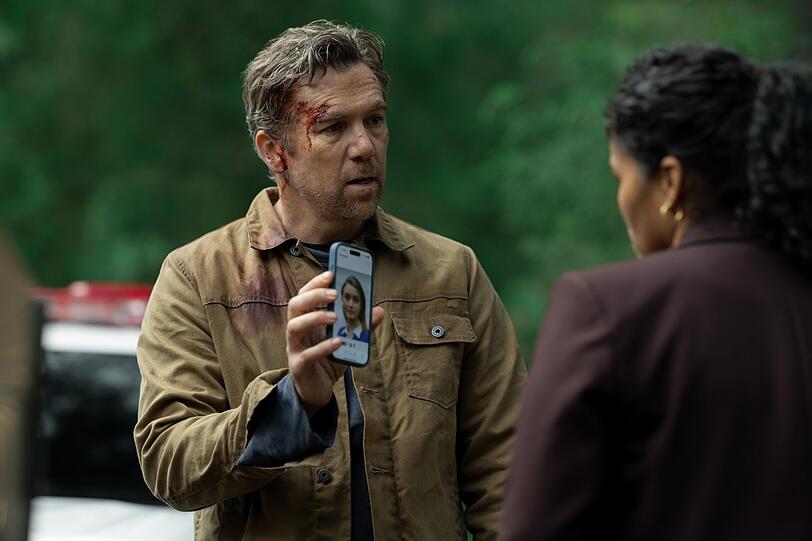 Ex-Polizist Ian Ridley (Patrick Brammall) hat in der australischen Apple-Thrillerserie "Last Seen" auch nach elf Jahren die Hoffnung nicht aufgegeben, seine im Alter von drei Jahren verschwundene Tochter wiederzufinden. Seiner Nachfolgerin (Zahra Newman) als Polizeichefin einer fiktiven K&uuml;stenkleinstadt pr&auml;sentiert er eine neue Spur.