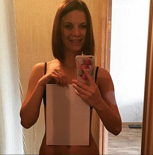 Immer mehr Mädchen zeigen auf Instagram ihre dünnen Taillen.