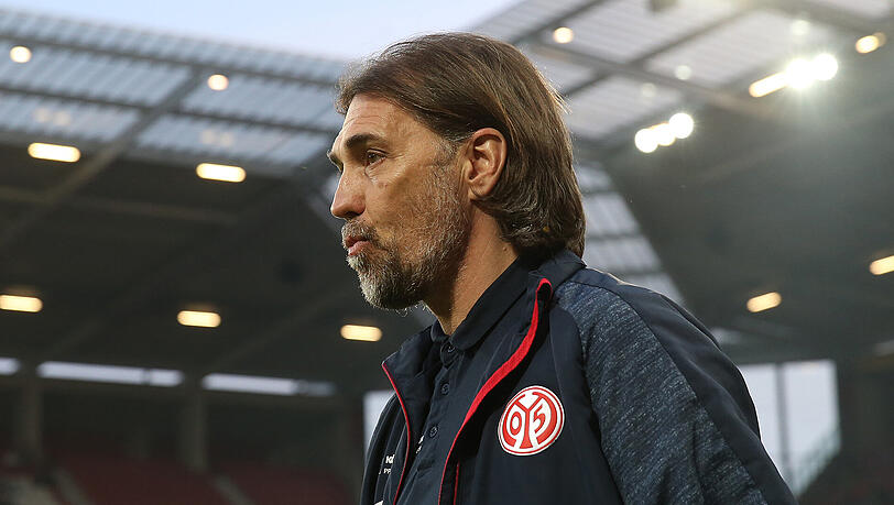 Vor Kurzem galt er noch als umworbener Coach: Martin Schmidt. Sein Vertrag in Mainz läuft noch bis 2018. Vor Kurzem galt er noch als umworbener Coach: Martin Schmidt. Sein Vertrag in Mainz läuft noch bis 2018.