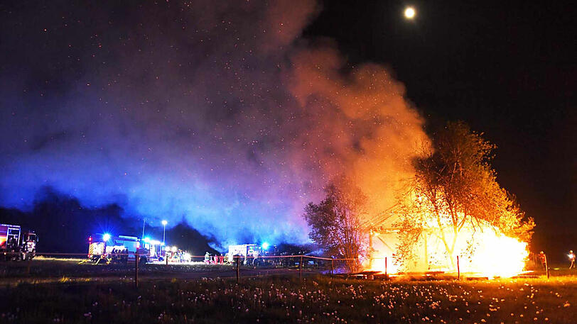 In Oberbiberg ist eine Scheune komplett abgebrannt. Der Festgenommene wird verdächtigt, das Feuer gelegt zu haben.