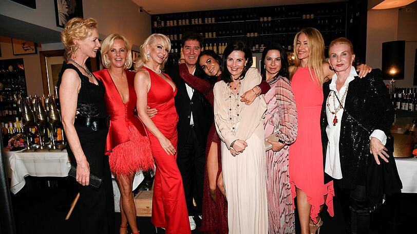 Grit Weiss, Astrid Söll, Desiree Nick, Jack White, Rafaella White,  Jana Bob, Anna Klippstein, Alina Brova und Sandra Pabst