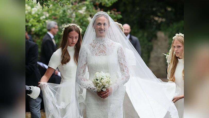 Harriet Sperling heiratet in die Königsfamilie ein. Harriet Sperling heiratet in die Königsfamilie ein.