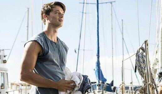 "Ich bin ziemlich aktiv, viel draußen unterwegs, treibe regelmäßig Sport. Bei meinem familiären Hintergrund mit Bodybuilding und den dazugehörigen Ernährungsplänen ist das nicht überraschend", plaudert Patrick Schwarzenegger aus dem Nähkästchen.