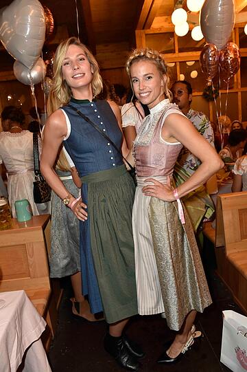 Sarah Brandner und Gastgeberin Felicitas Karrer