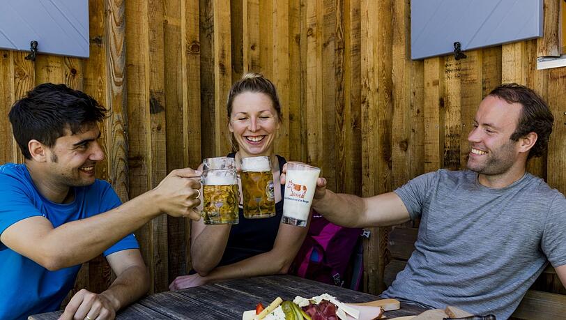 Keine Lust auf das Oktoberfest in München? Auf diesen Almhütten können Sie gemütlich ein Bier genießen