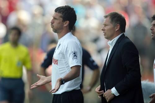 Trainer Marco Kurz (li.) hat keine Lust mehr, sich vor seine Spieler zu stellen. Manager Stefan Reuter findet das gut so.