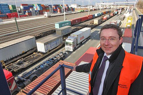Der Export brummt, im Güterverkehrs-Zentrum von Alexander Ochs im Hafen herrscht Hochbetrieb.