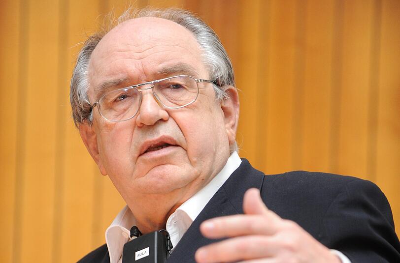 Werner Franke, Molekularbiologe und Doping-Aufklärer sagt: &bdquo;Niemand kommt allein in die Spitze, der nicht drauf ist.&ldquo;