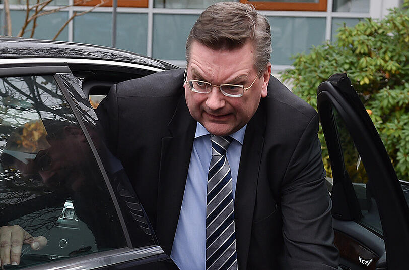 Reinhard Grindel soll den Deutschen Fußball-Bund aus der Krise führen.