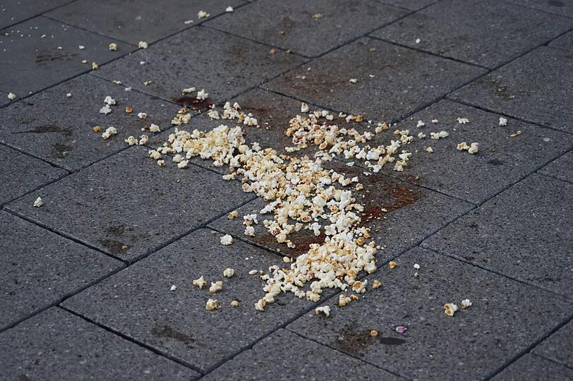 Blutspuren auf der Straße zeugen von dem schrecklichen Vorfall.