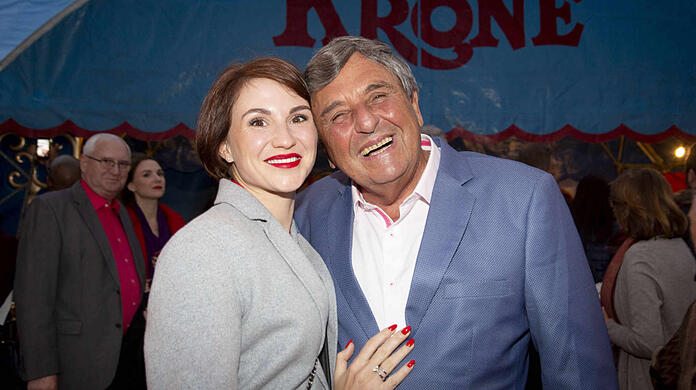 Peter Pongratz mit seiner 40 Jahre jüngeren Freundin Elen.