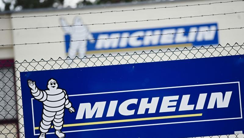 Vor dem Michelin-Werk in Hallstadt ist ein Banner mit dem Firmenlogo an einem Zaun zu sehen. Foto: Nicolas Armer/dpa/Archivbild Vor dem Michelin-Werk in Hallstadt ist ein Banner mit dem Firmenlogo an einem Zaun zu sehen. Foto: Nicolas Armer/dpa/Archivbild