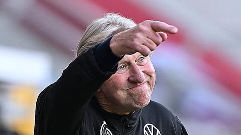 Cheftrainer Horst Hrubesch hofft, dass bei Lena Oberdorf keine gravierende Verletzung vorliegt.