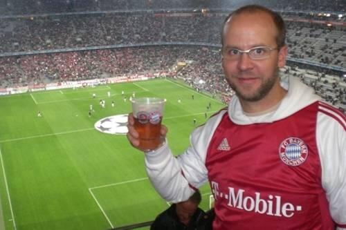 Sebastian van Voss auf der Tribüne in der Arena.