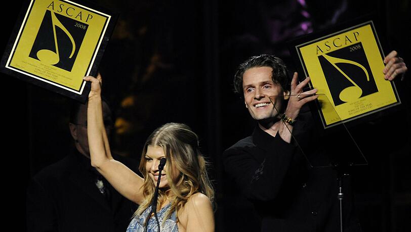 Für Sängerin Fergie schrieb Toby Gad an deren Hit "Big Girls Dont Cry" mit. Für Sängerin Fergie schrieb Toby Gad an deren Hit "Big Girls Dont Cry" mit.