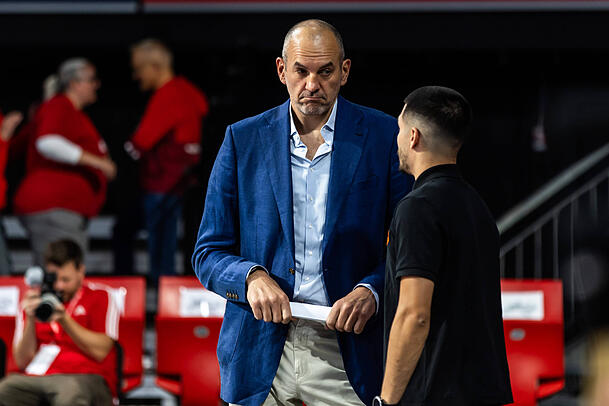 Verlängert er mit Vladimir Lucic? FCBB-Sportdirektor Dragan Tarlac. Verlängert er mit Vladimir Lucic? FCBB-Sportdirektor Dragan Tarlac.