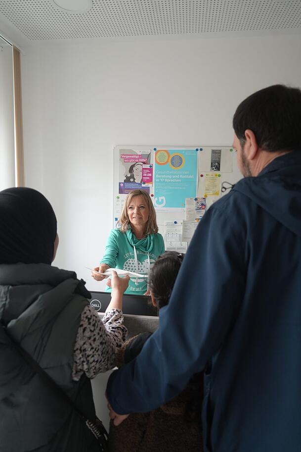 70 Prozent der Patienten, die hier her kommen, haben einen Migrationshintergrund. Bei vielen gehen die Probleme viel tiefer als die eigentliche Krankheit. 70 Prozent der Patienten, die hier her kommen, haben einen Migrationshintergrund. Bei vielen gehen die Probleme viel tiefer als die eigentliche Krankheit.