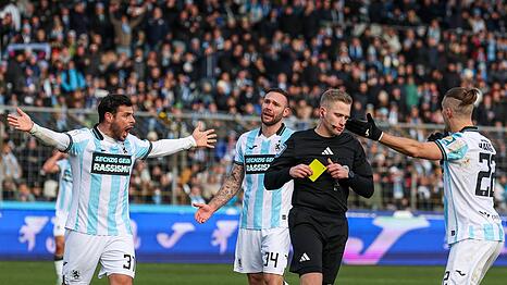 Wurden so oft wie kein anderes Team vom Schiedsrichtergespann benachteiligt: Die L&ouml;wen um Kevin Volland.