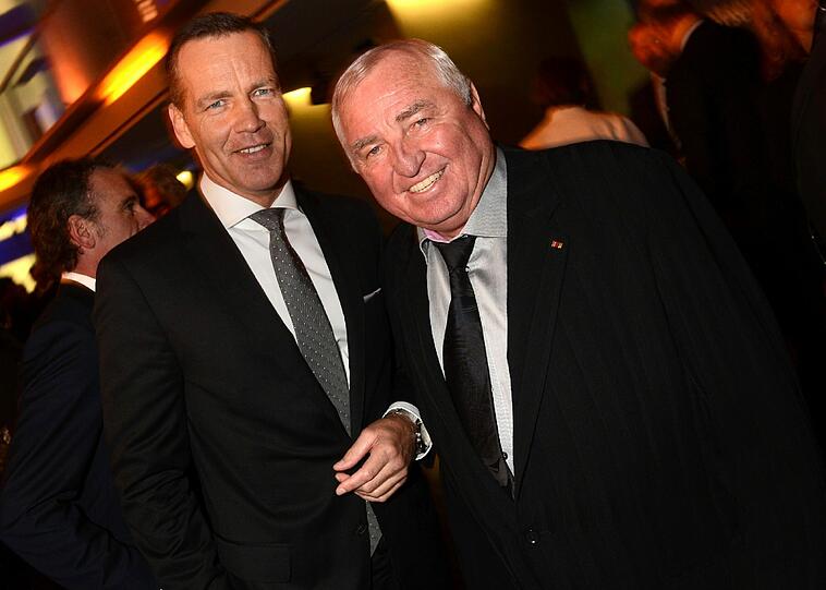 Hart aber herzlich: Der Boxer Henry Maske (l) mit Boxtrainer Ulli Wegner