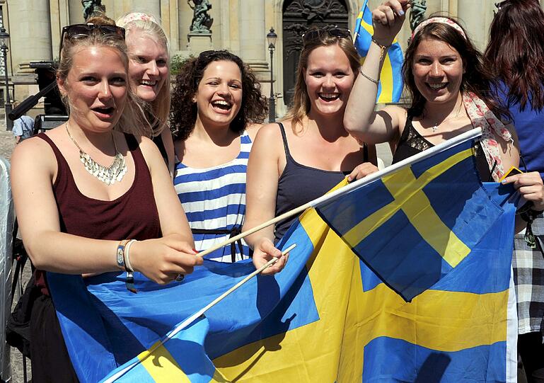 Die Braut im Spitzen-Kleid und der Bräutigam zu Tränen gerührt: Die schwedische Prinzessin Madeleine und der New Yorker Banker Chris O'Neill haben in Stockholm geheiratet. Die Bilder!