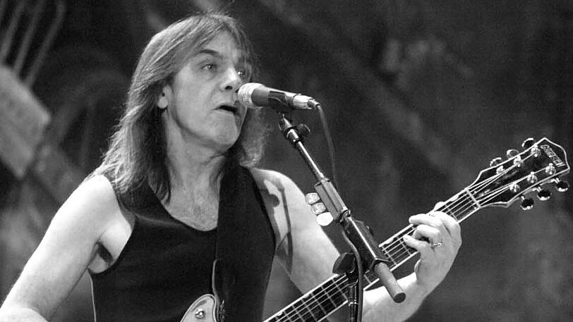 Malcolm Young (64): britisch-australischer Musiker, Gründer der Band AC/DC (18. November).