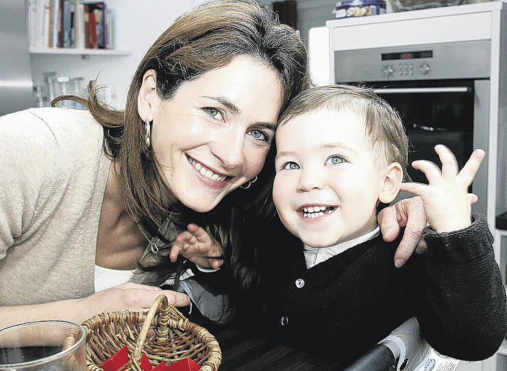 Natalie Schmid und der kleine Leonhard: Im Kommunalwahlkampf hat der CSU-OB-Kandidat Seppi Schmid wenig Zeit für seine kleine Familie.