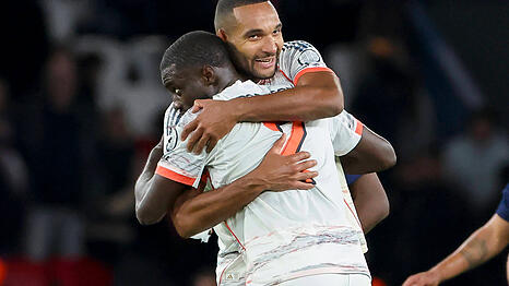 Das derzeit überragende Innenverteidiger-Duo des FC Bayern: Jonathan Tah (r.) und Dayot Upamecano.