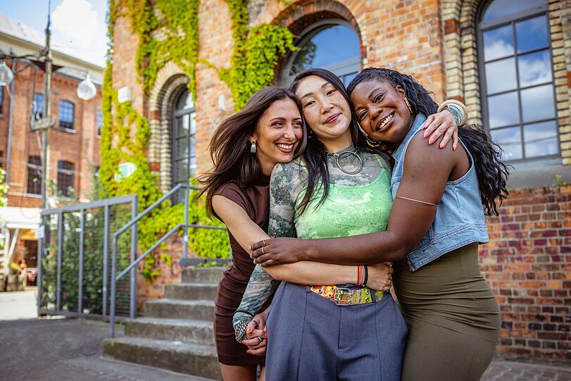 Halten gut zusammen (von links): Nandia Siada als Sara, Hee Soo Sabrina Sch&uuml;tte als Janni und Charice Firmino als Karla.