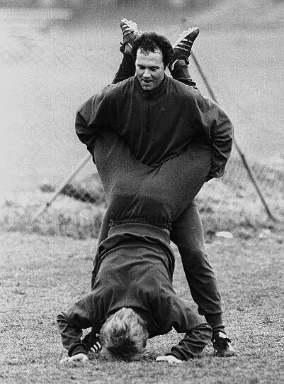 Auf ihn folgte auch schon der Kaiser persönlich. Hier zu sehen eine Trainings-Methode aus dem Jahre 1980.