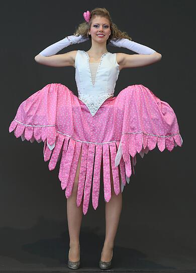 Für Prinzessinnen und schräge Vögel gleichermaßen interessant: Dieses Kleid präsentiert die Show von Nachwuchs-Designern in Magdeburg unter dem Motto "Otto macht Mode" anlässlich der Fashion Week in Berlin.